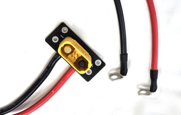 کابل و کانکتور روی بدنه پهپاد فریم G610